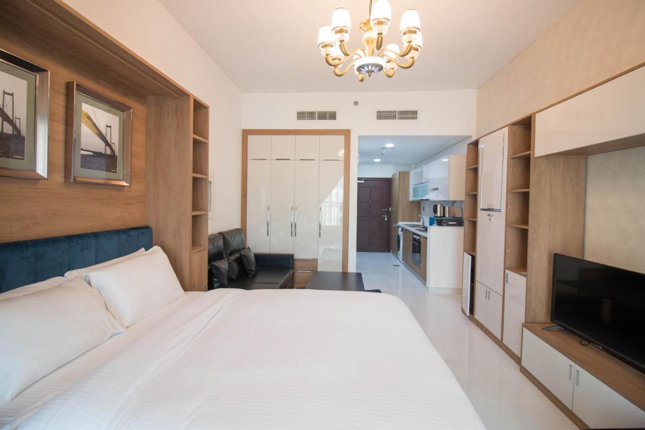 Furnished Studio, Close To All Amenties! - Resortz 11 Dubai Buitenkant foto